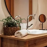 Ξενοδοχείο με διαμερίσματα The Salt Townhouse 3*