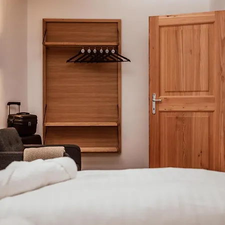 The Salt Townhouse 3* ハライン